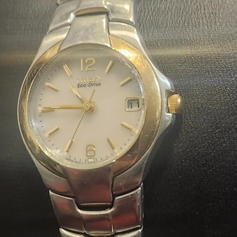 Womens Citizen Eco-Drive watch in working condition